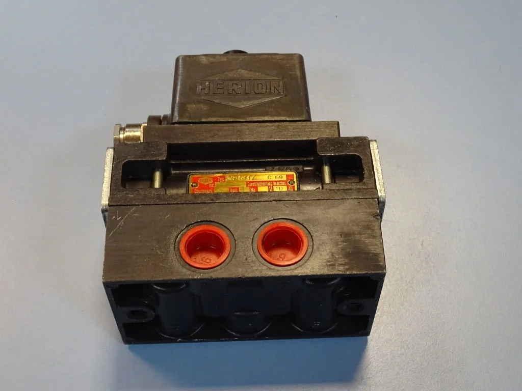 Пневматичен разпределител HERION 26511C69 Single Solenoid Valve 220V/50Hz G1/2 — снимка 3