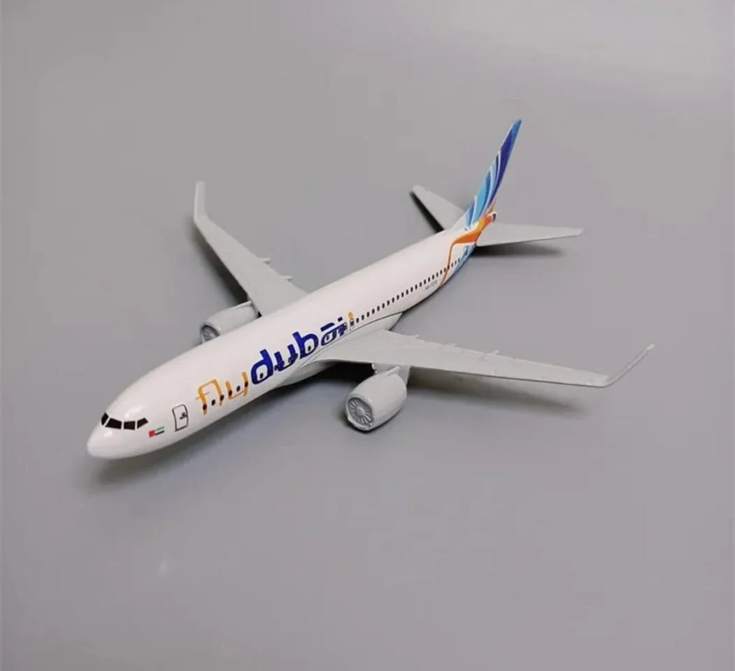 Бойнг 737 самолет Fly Dubai модел макет метален лайнер полет куфари багаж аиокомпания пътник всеки — снимка 2