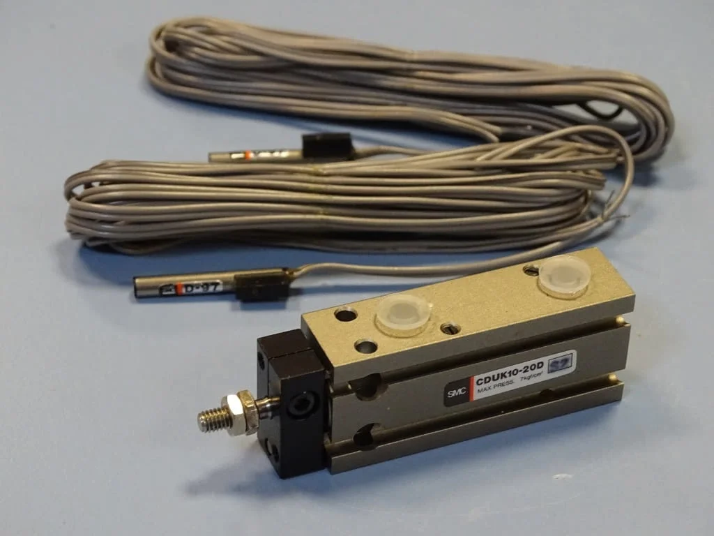 Пневматичен цилиндър SMC CDUK10-20D + 2 сензора SMC D-97 indicator — снимка 8