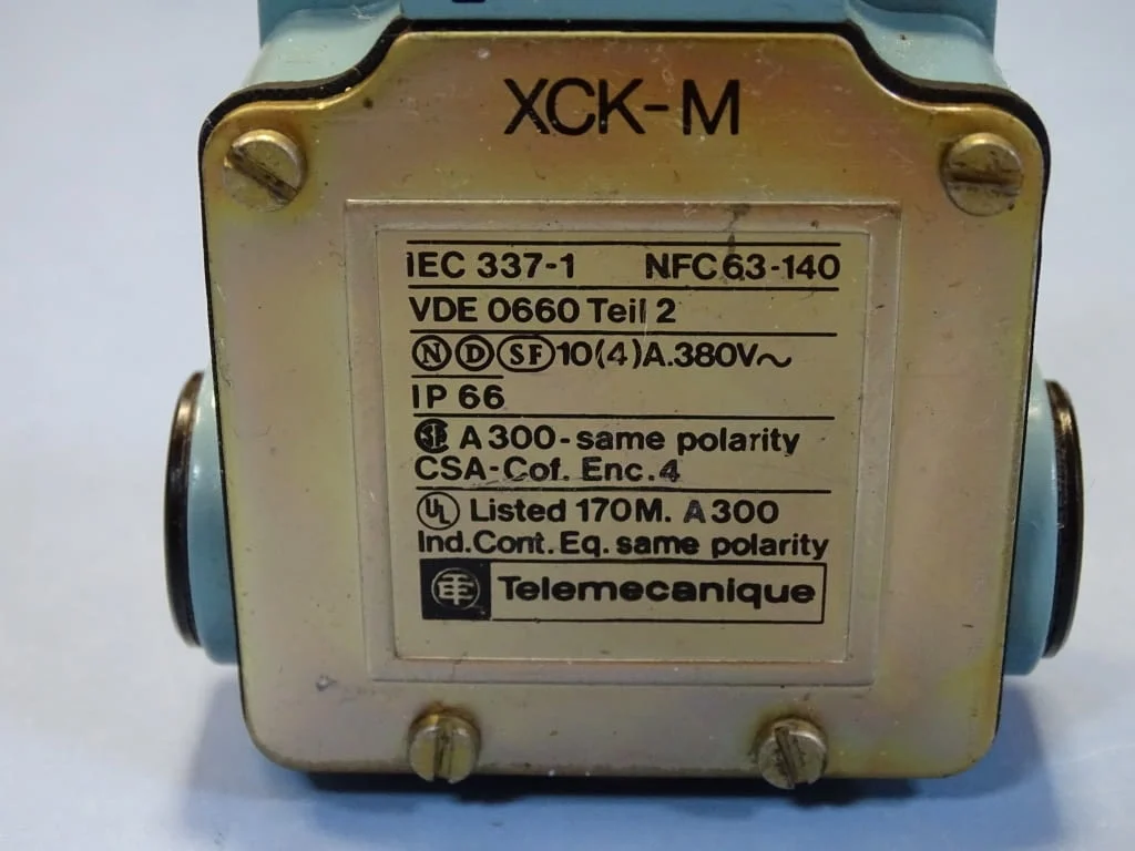 Краен изключвател Telemecanigue XCK-M115 Limit Switch 240VAC — снимка 4