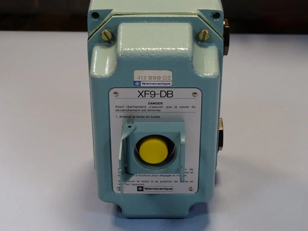 Краен изключвател Telemecanique XF9-DB Limit Switch — снимка 4