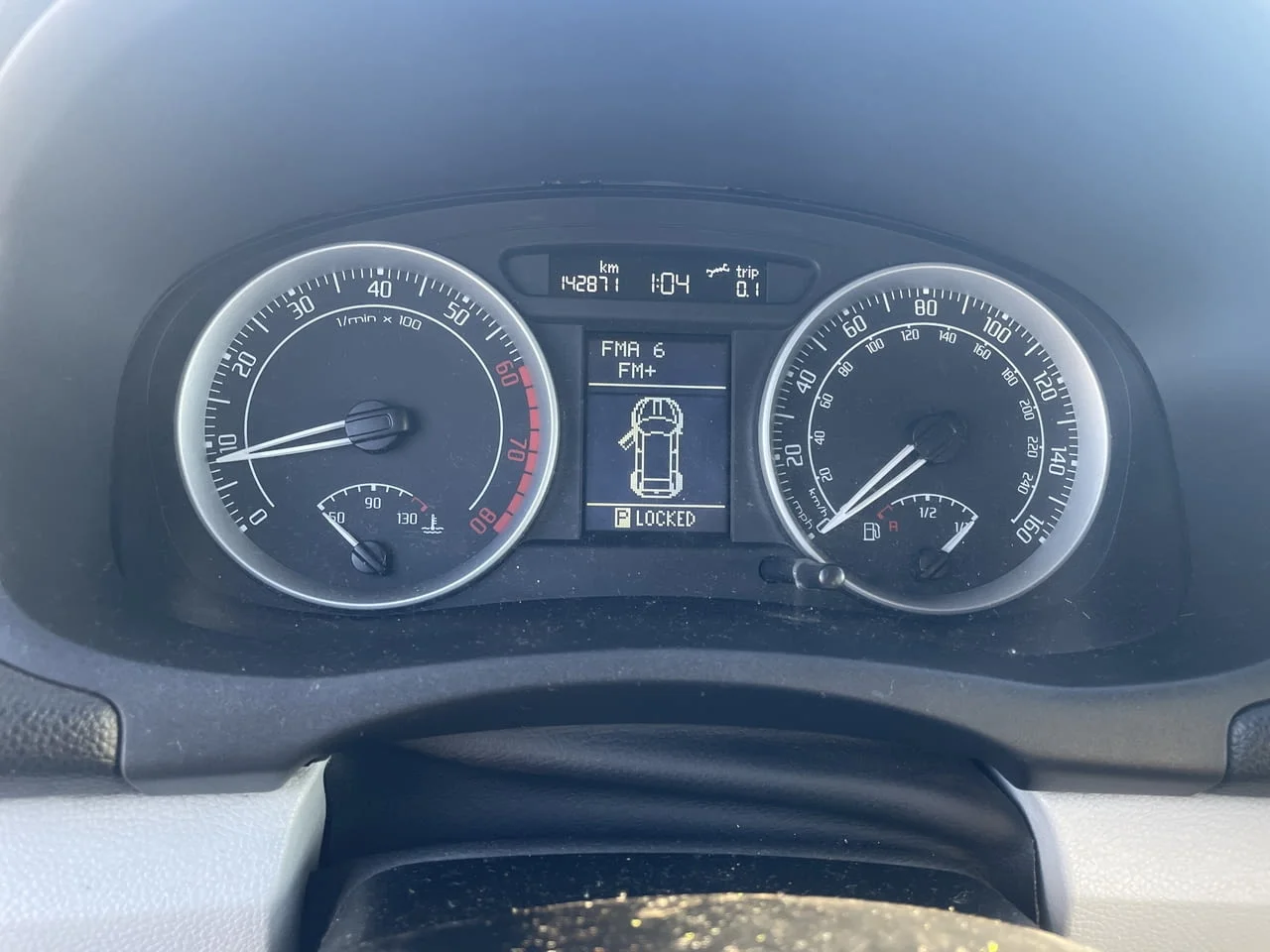 Skoda Roomster 1.6i, 105 кс., автоматик, панорама, парктроник, 142 000 км. реални километри, обслуже — снимка 9
