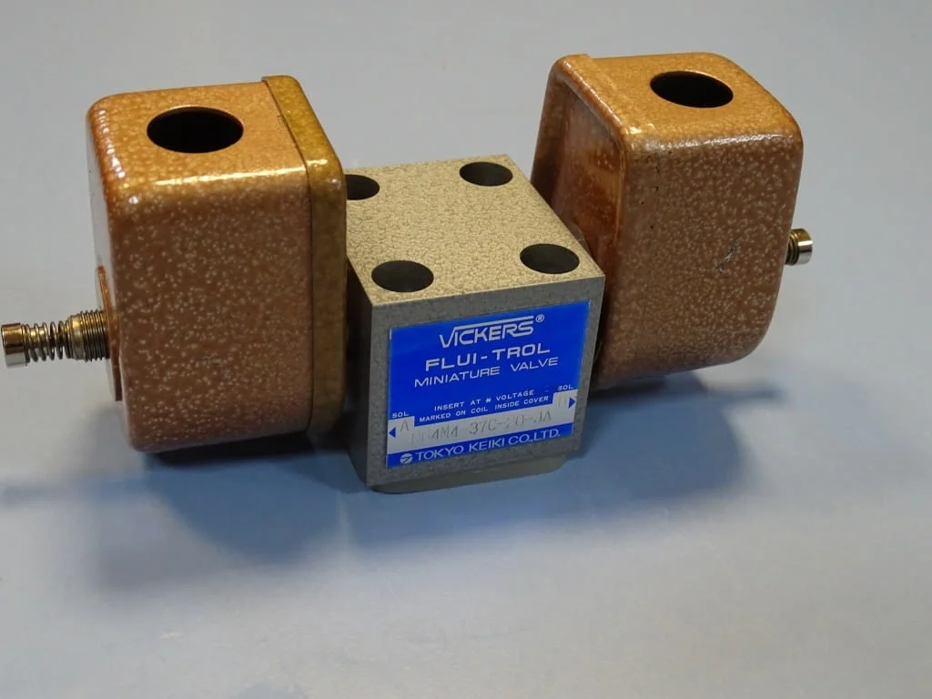 Хидравличен разпределител Vickers DG 4M4-37C-20-JA solenoid operated directional valve 100Vid — снимка 6