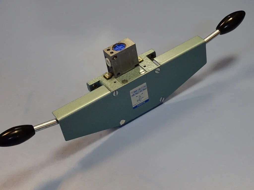 Пневматичен разпределител Festo 10096 ZW-3-1/4 B two handed valve — снимка 3