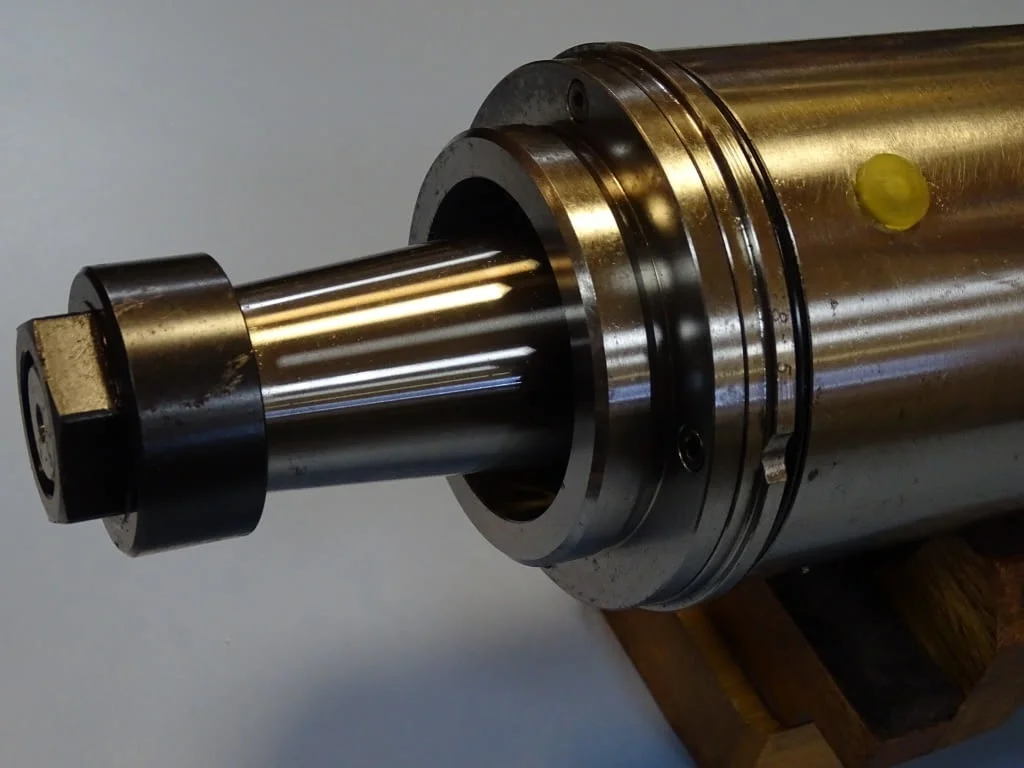Хидростатичен шпиндел за шлайф USSR ф100mm L-315mm 228-5 — снимка 2