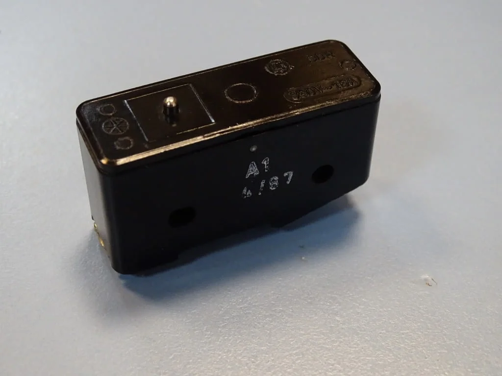 Микроизключвател VEB Robotron typ A1 micro switch 380VAC 16А — снимка 6