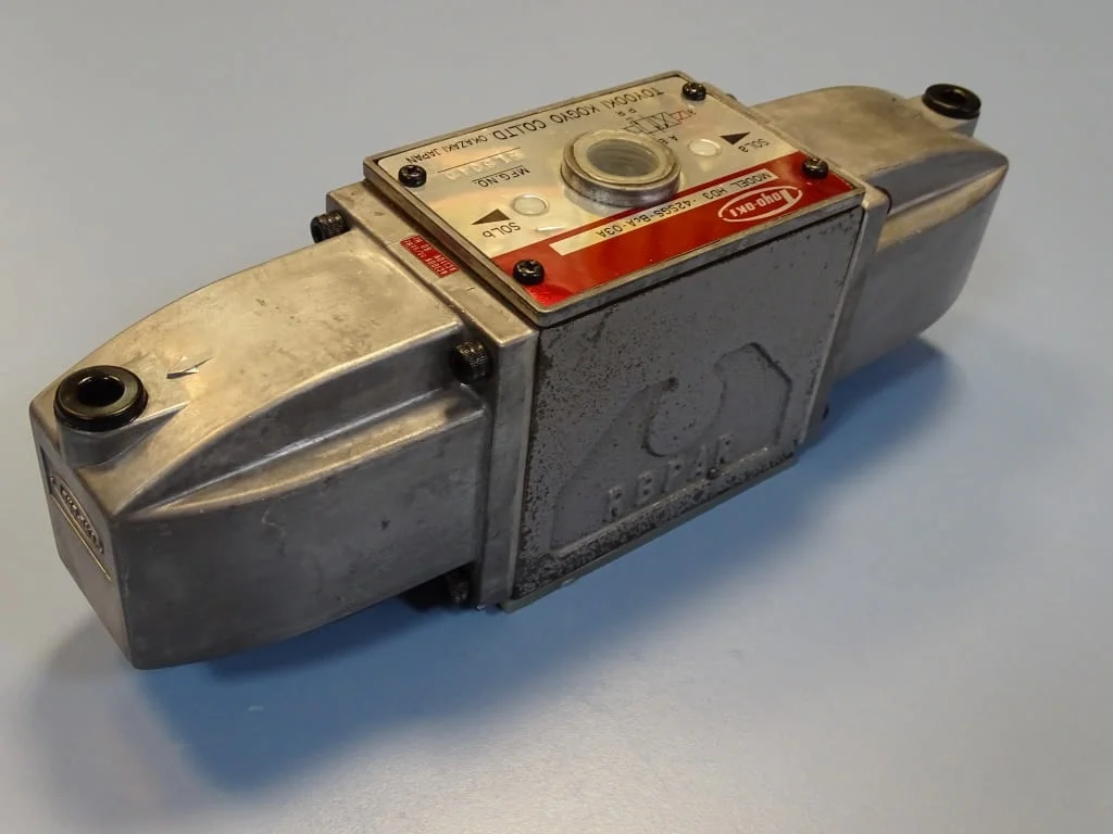 Хидравличен разпределител TOYO-OKI HD3-42SGS-BcA-03A solenoid operated directional valve 100/110V — снимка 5