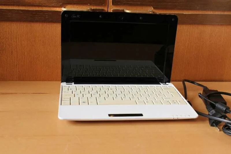 Нетбук ASUS Eee PC 1001HA 10.1 перфектно състояние — снимка 7
