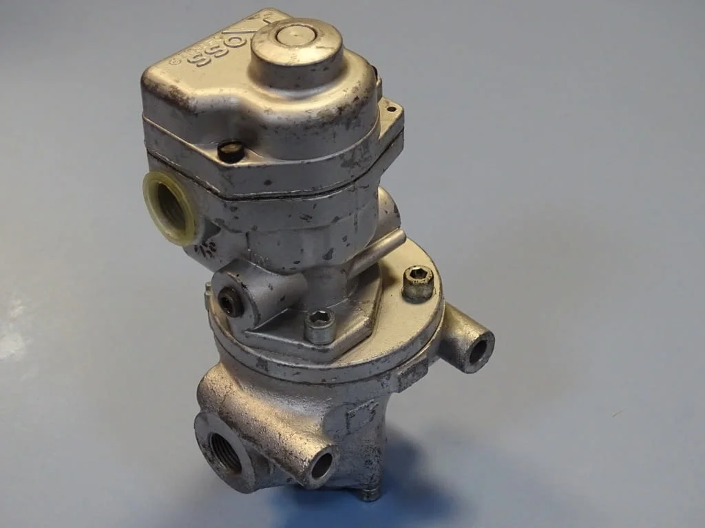Пневматичен разпределител за преси ROSS J2673A3969 directional control valve 100V — снимка 2