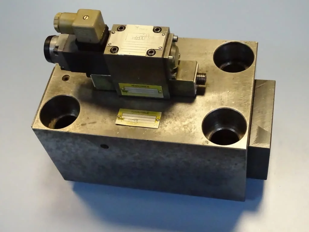 Хидравличен разпределител WADOWICE 4WE6051/024NZ4 2USSF-40/3 directional valve 24VDC — снимка 3