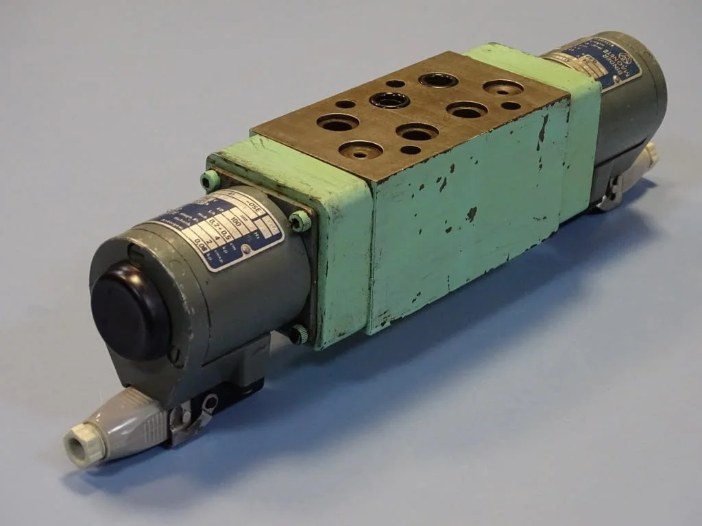 Хидравличен разпределител Hydraulik Ring SEE5S-10 solenoid valve 24VDC — снимка 6