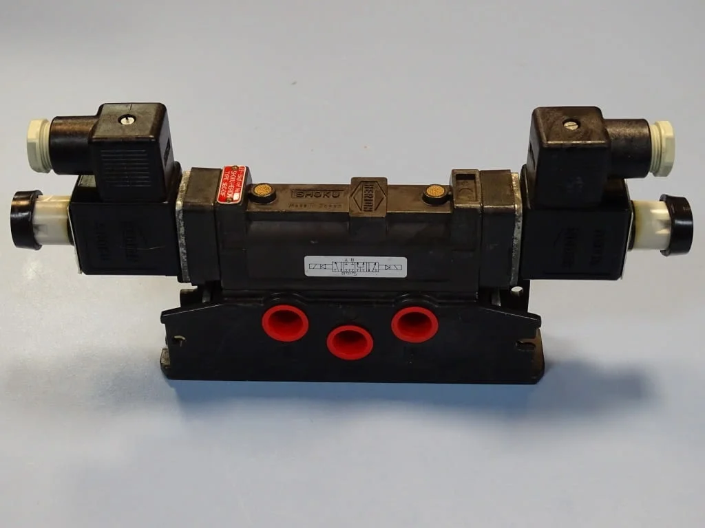 Пневматичен разпределител SHOKU-HERION 5BC-03F solenoid valve 100VAC — снимка 2