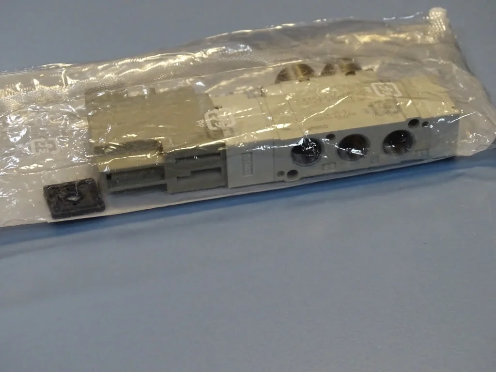 Пневматичен разпределител SMC SY5120-5Y0-C6F-Q Solenoid Valve 24VDC — снимка 6