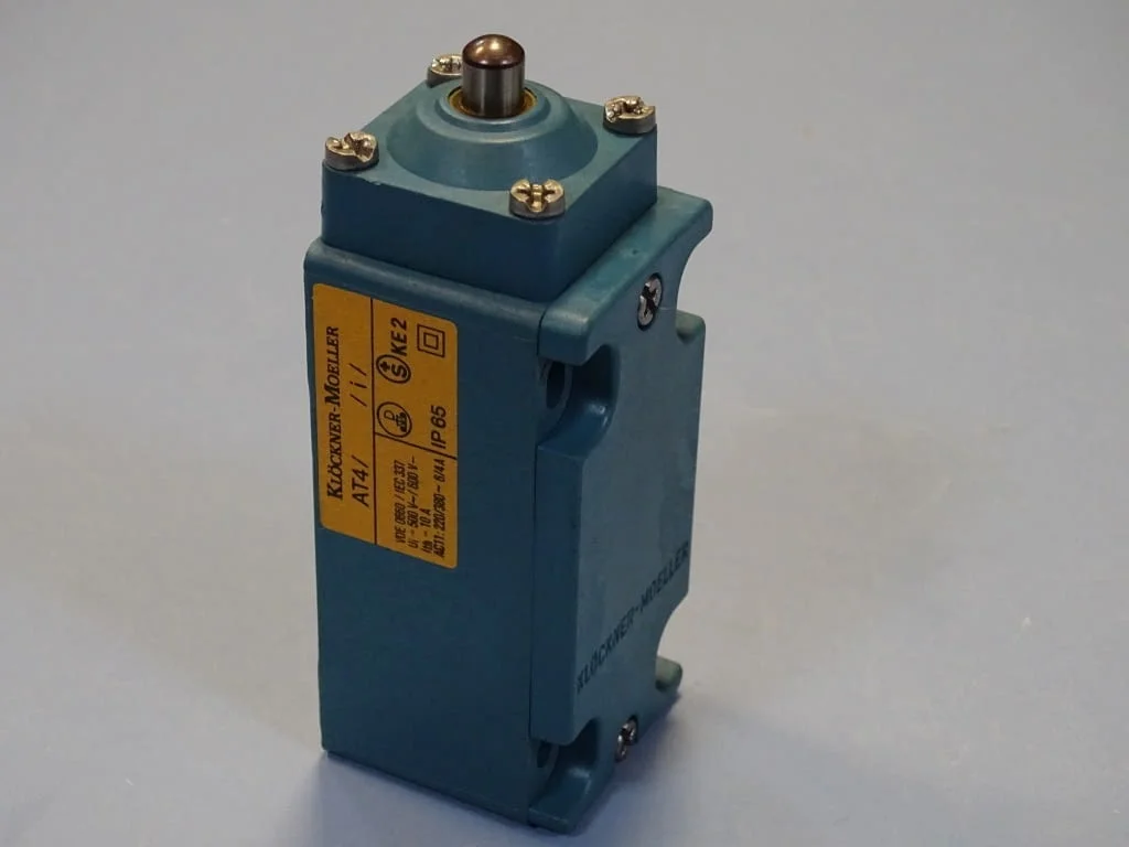 Изключвател краен Klockner-Moeller AT4/i limit switch 220V — снимка 8