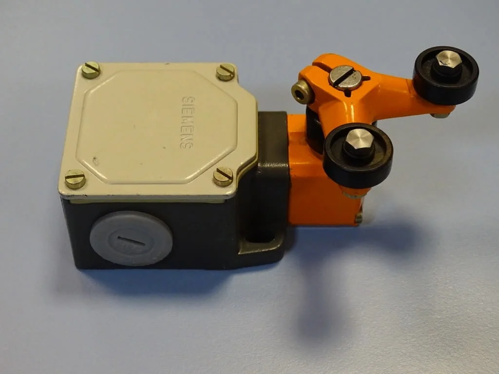 Изключвател позиционен Siemens 3SE3 100-1T Position Switch/Limit Switch 10A 220V — снимка 7
