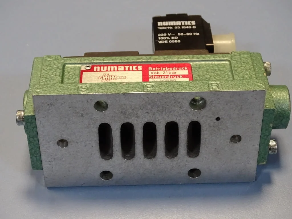 Пневматичен разпределител Numatics AV12EM4HS16 Solenoid Valve 220VAC — снимка 6