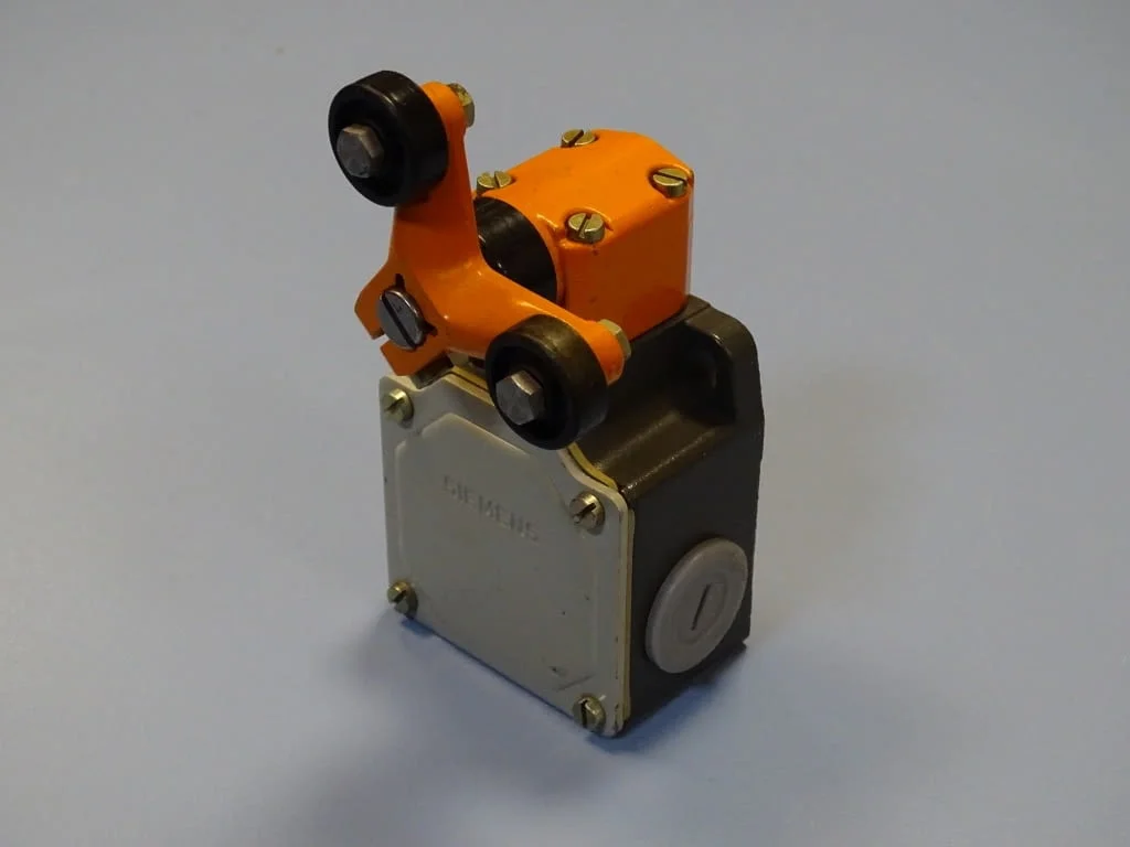 Изключвател позиционен Siemens 3SE3 100-1T Position Switch/Limit Switch 10A 220V — снимка 2