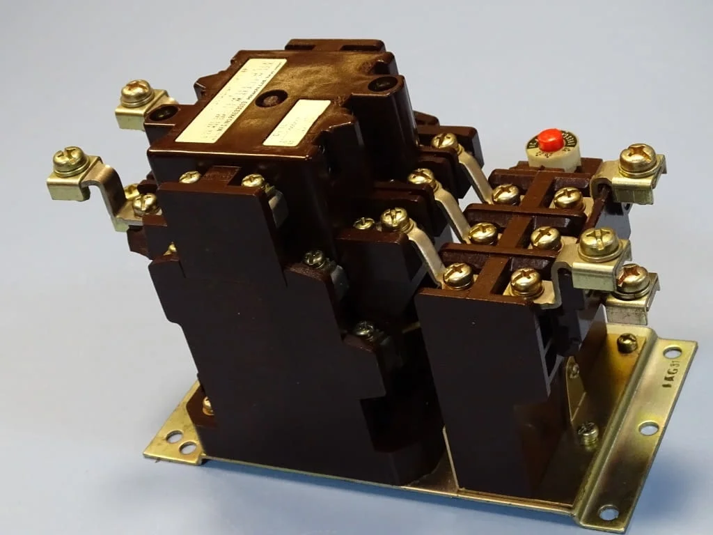 Контактор въздушен HITACHI H33 magnetic contactor 3-pole coil 7.5kW/11kW — снимка 8