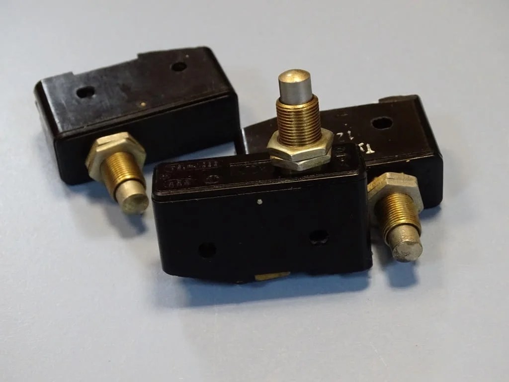 Микроизключвател Robotron typ A1.D1 micro push switch 380VAC — снимка 5