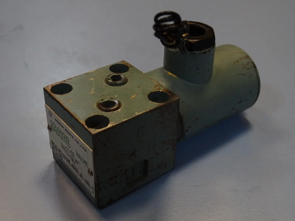 Хидравличен разпределител Daikin DSOM4-2G012N-100 solenoid valve 100V — снимка 6
