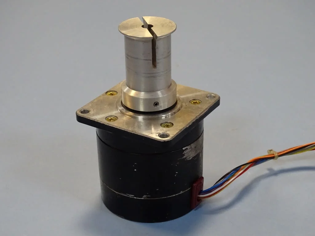 Стъпков мотор VEXTA PH566-A stepping motor 5-phase 24VDC — снимка 5