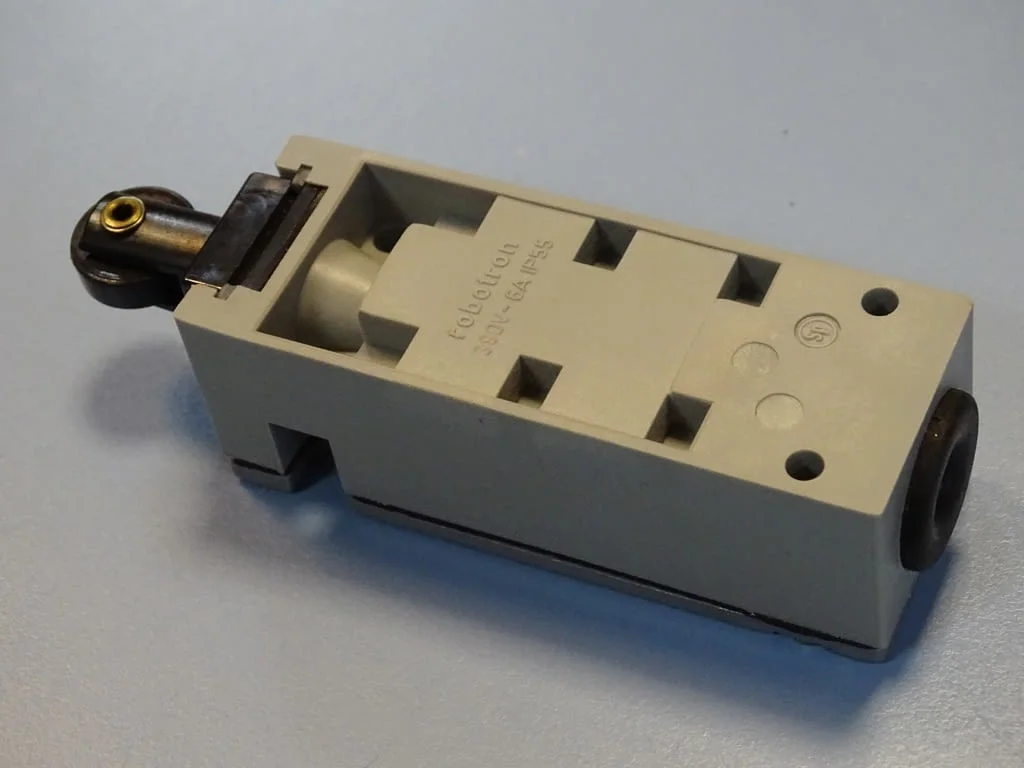 Краен изключвател VEB RFD Robotron KU1-R Limit Switch 6A 380V — снимка 3