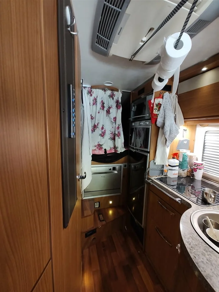 Кемпер HYMER B614 SL Lang 2009 - интегриран клас А, богато оборудван — снимка 8