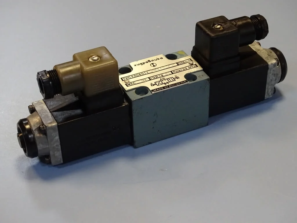 Хидравличен разпределител "Хидравлика" тип РХ Bar 24VDC hidraulic solenoid valve