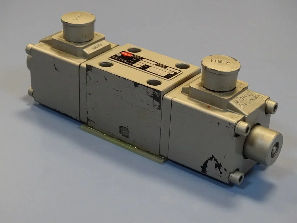 Хидравличен разпределител HERION S6VH13G0090011 directional valve 24VDC — снимка 2