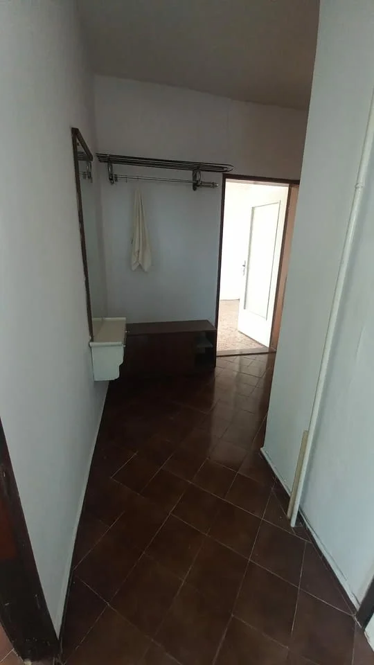 Продаваме двустаен апартамент в кв. Каменица 1 — снимка 10