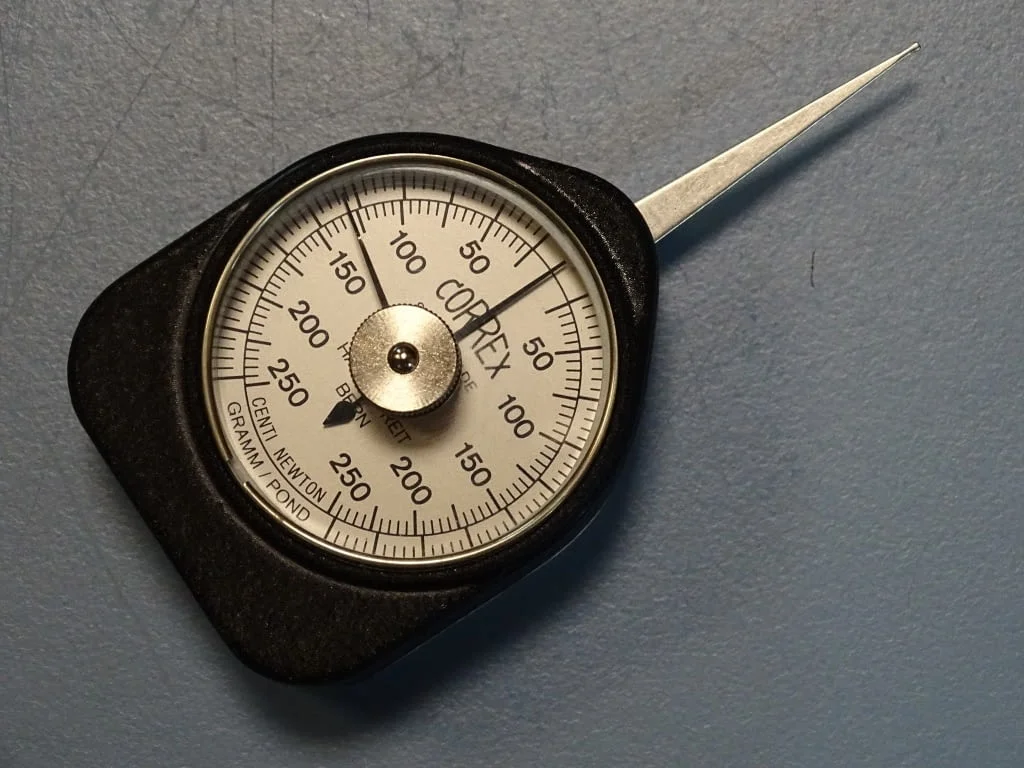 Грамометър CORREX HAAG-STREIT Bern tension gauge Gramm Pond 250-0-250 — снимка 2