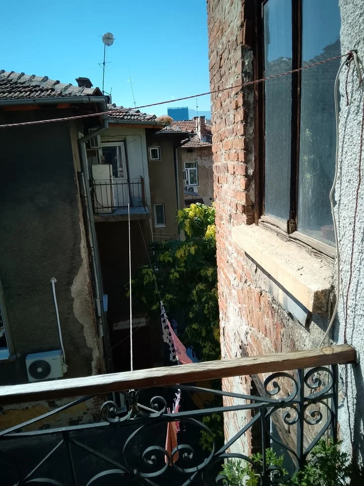 Продава етаж от къща в центъра — снимка 2