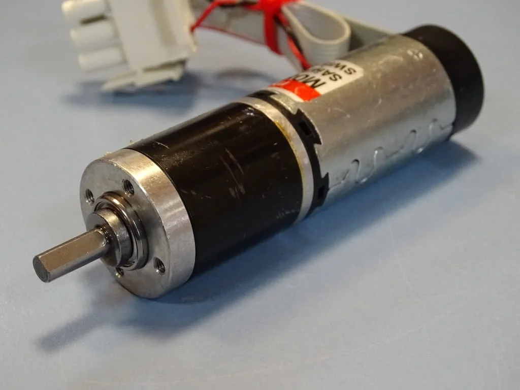 Мотор редуктор MAXON MOTOR M080504 RE25 Graphite Brushes — снимка 2