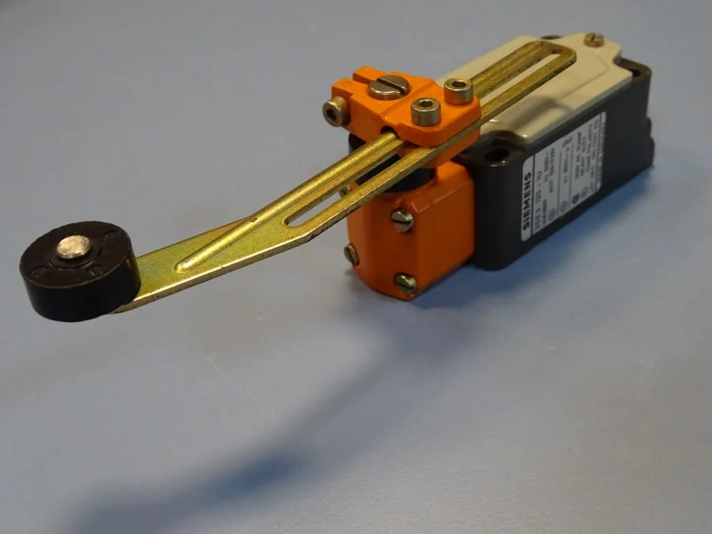 Краен изключвател Siemens 3SE3 120-1U travel limit switch 10A — снимка 2