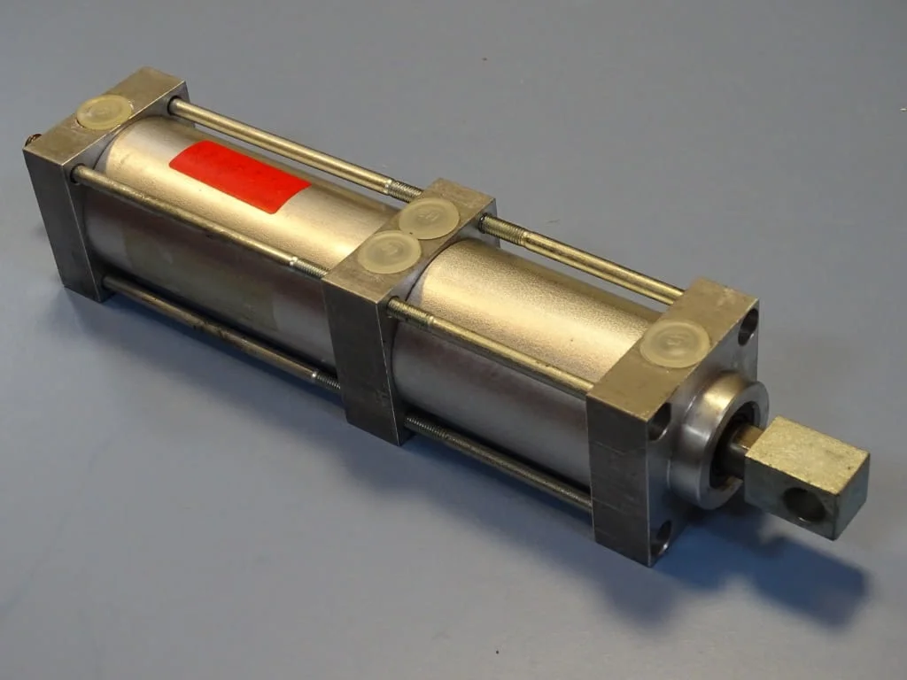 Пневматичен цилиндър двойнодействащ ROGATTI pneumatic cylinder — снимка 2