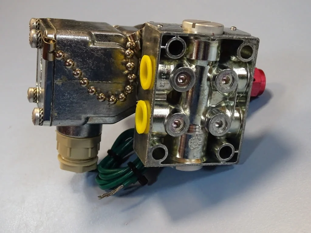 Магнет вентил Bellows Valvair Parker B-33-A/LBMO-343-GLEA pilot valve solenoid 220V — снимка 6