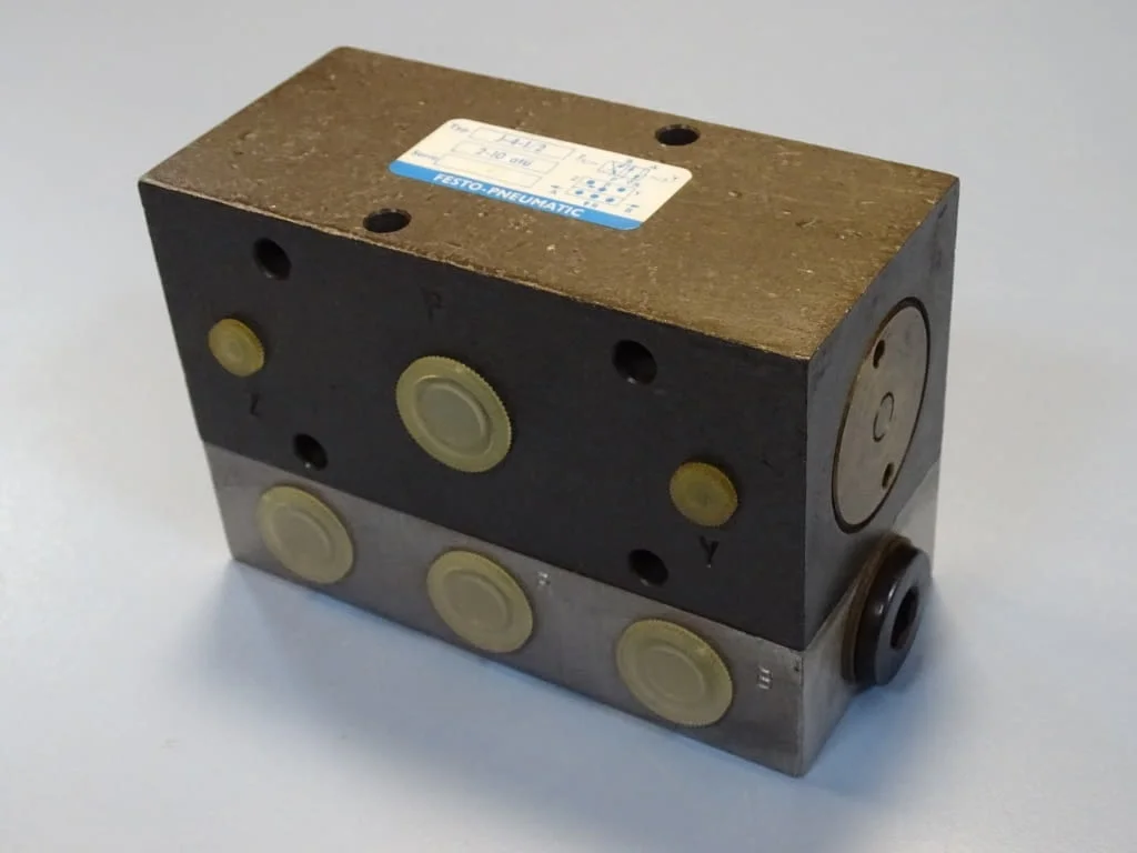 Пневматичен блок Festo J-4-1/2 Pneumatic Valve 2-10Bar — снимка 4