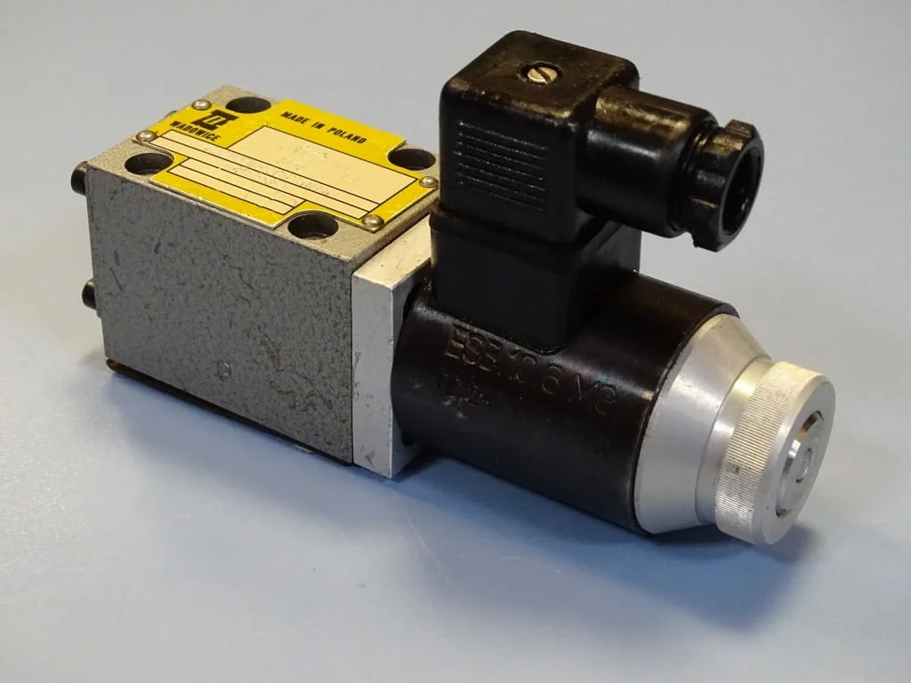 Хидравличен разпределител WADOWICE 4WE6Eb51/CG24NZ4 directional valve 24VDC — снимка 2