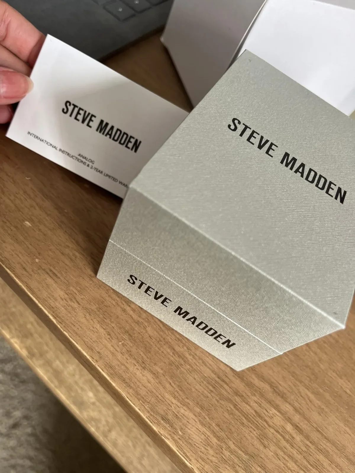 Мъжки часовник гривна Steve Madden с корпус и метална каишка, модерен дизайн — снимка 5