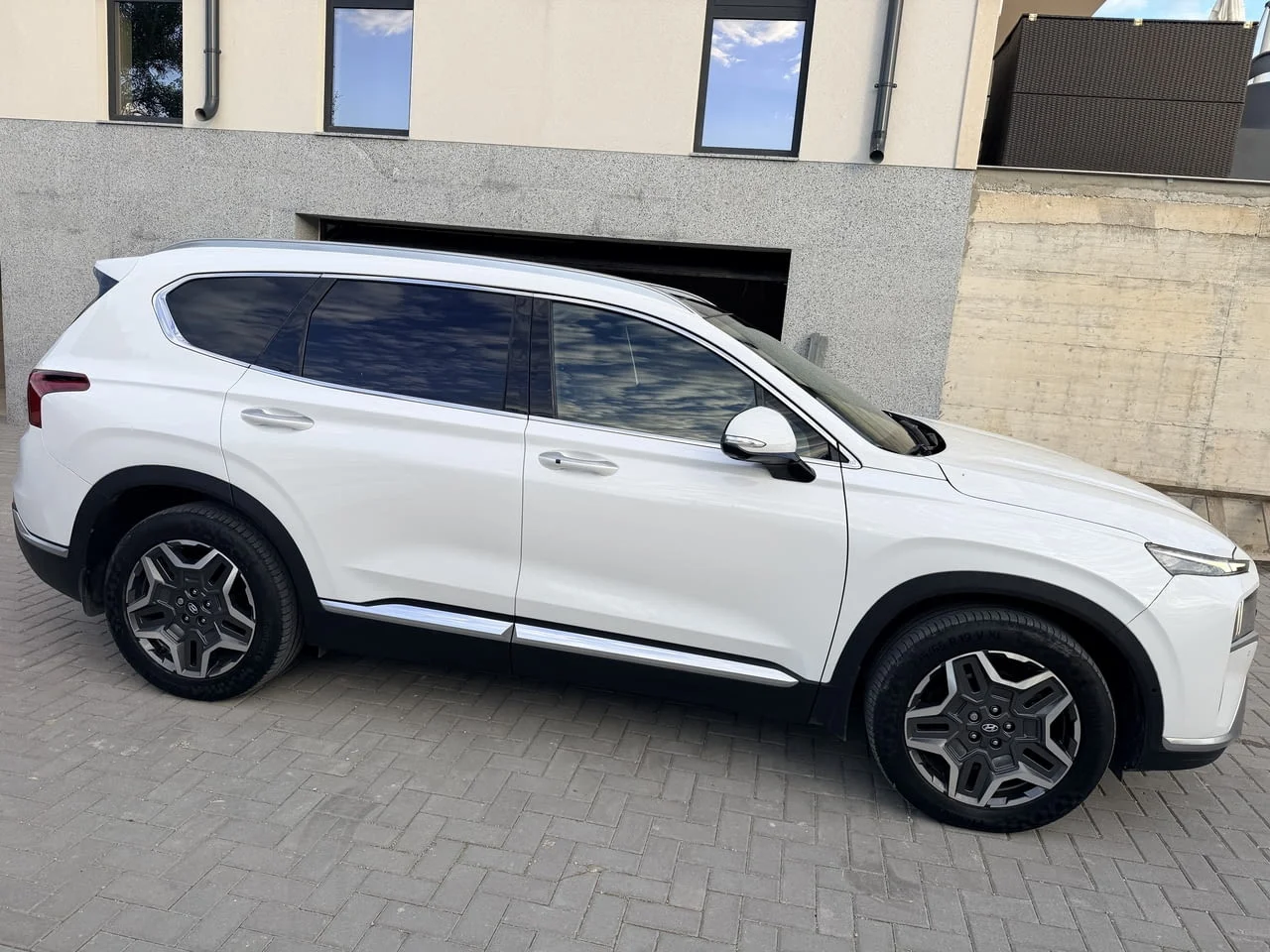 Hyundai Santa Fe 1.6 T-GDi Hybrid HTRAC 4x4 автоматик, 230 к.с. • 7 места • PANORAMA • КОЖА • FACELI — снимка 3