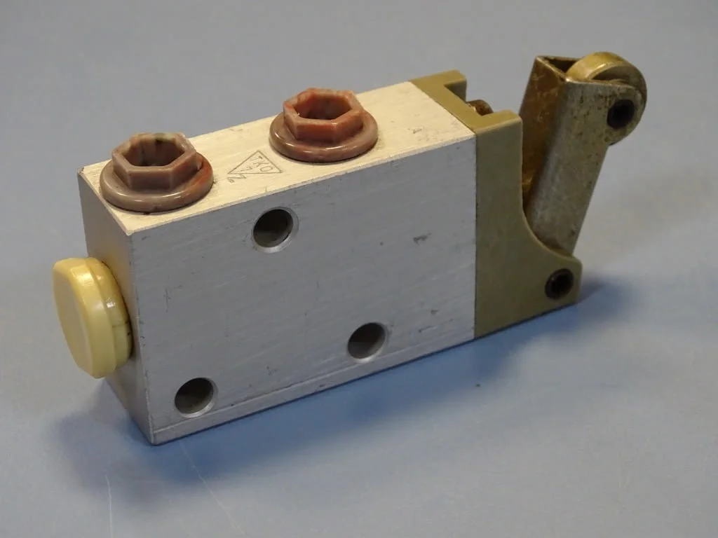 Пневматичен краен изключвател ORSTA NW6 pneumatic limit switch TGL 20708/E — снимка 3
