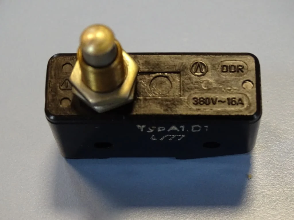 Микроизключвател Robotron typ A1.D1 micro push switch 380VAC — снимка 3