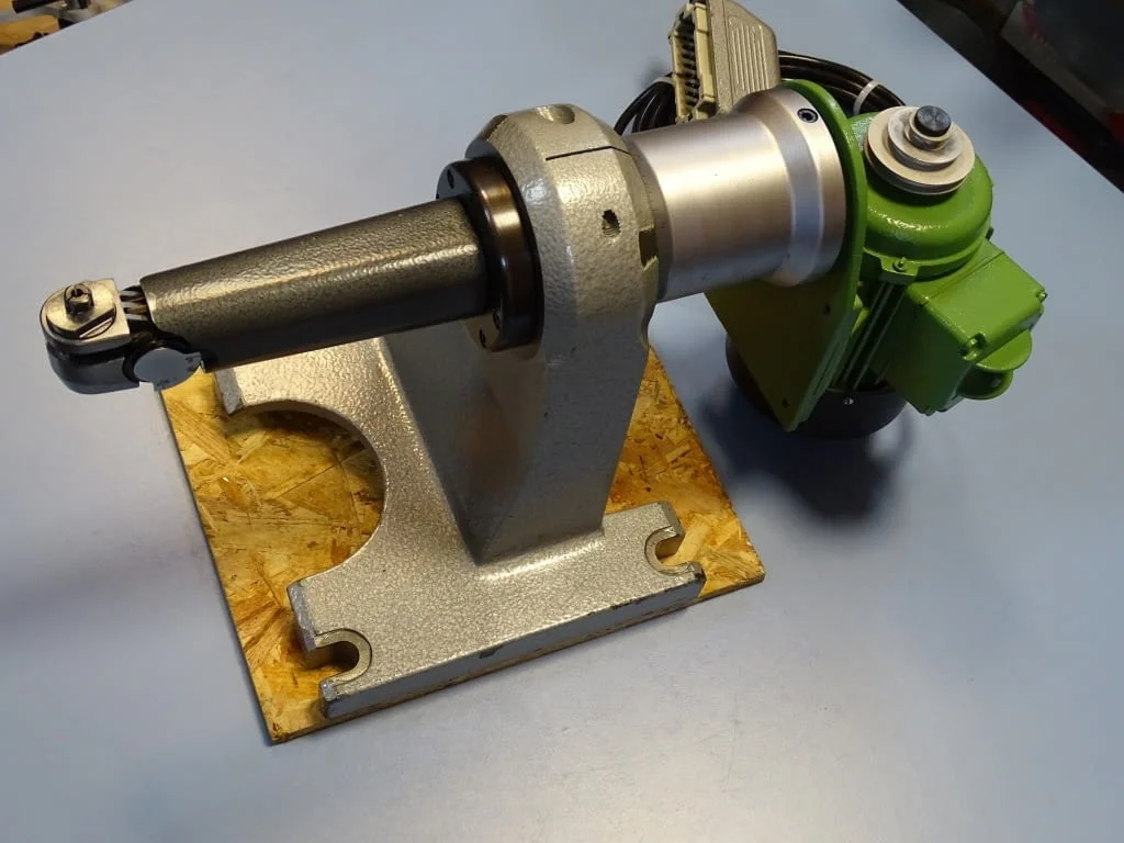 Ъглова високооборотна глава Deckel Corner Milling Spindle Head min-1 — снимка 5