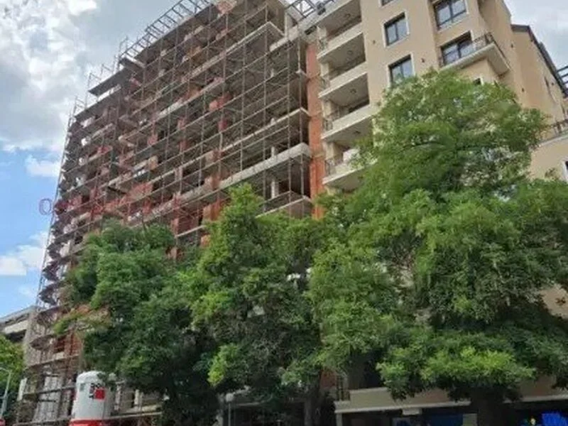 Тристаен апартамент в р-н Централен