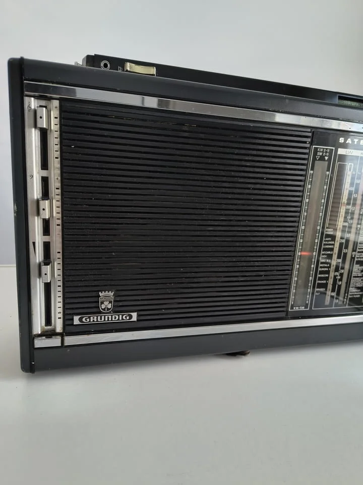 Винтидж радио Grundig Satellit 1000 — снимка 4