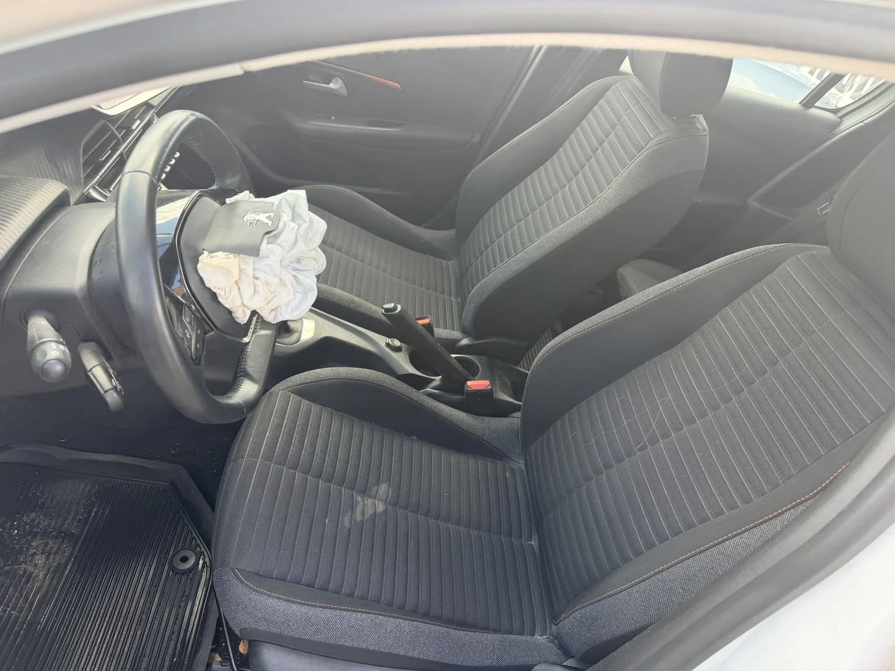 Peugeot 208 1.2 PureTech, двигател HMH, 75 кс., 5 ск., 45000 км., 2022г., евро 6D, Пежо 208 1.2 Pure — снимка 10