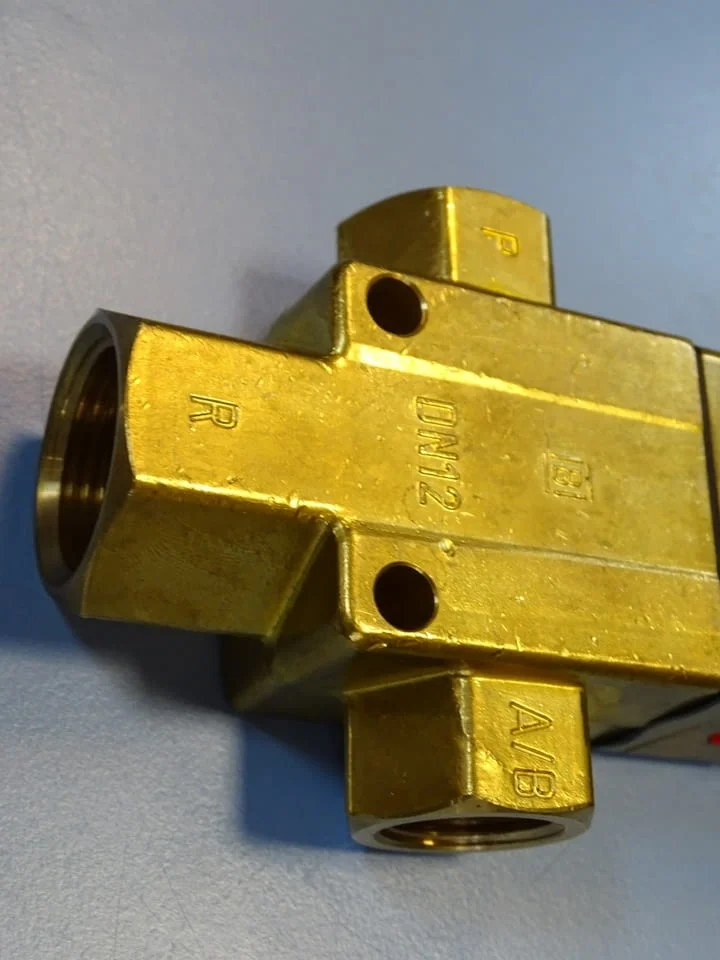 Магнет вентил 3-пътен Burkert 340-C-304 3/2 way solenoid valve 24VDC 16Bar — снимка 10