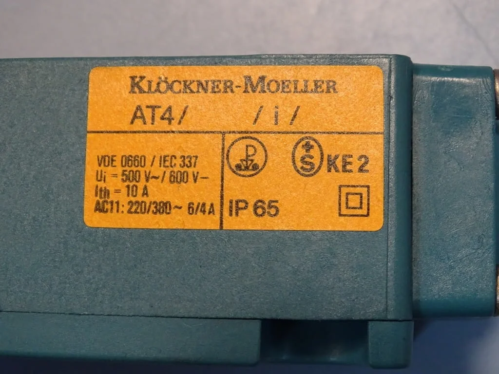 Изключвател краен Klockner-Moeller AT4/i limit switch 220V — снимка 3