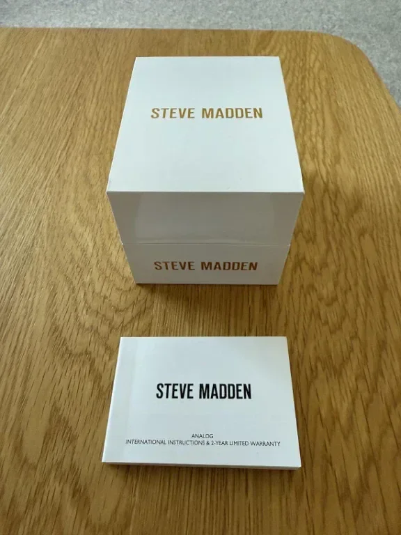 Дамски часовник гривна с истински кристали Steve Madden — снимка 4