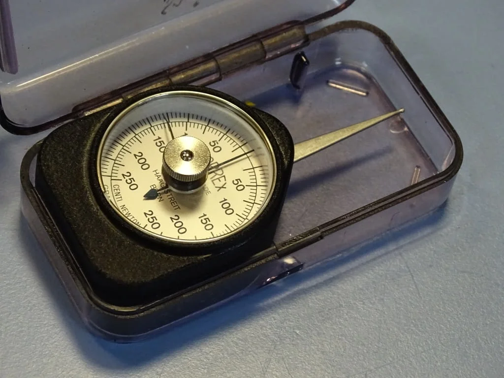 Грамометър CORREX HAAG-STREIT Bern tension gauge Gramm Pond 250-0-250 — снимка 5